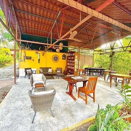 Hotel Tres Banderas Мануэль-Антонио Экстерьер фото