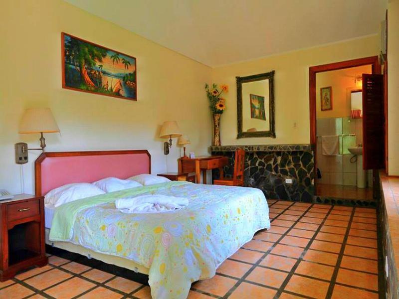 Hotel Tres Banderas Мануэль-Антонио Номер фото