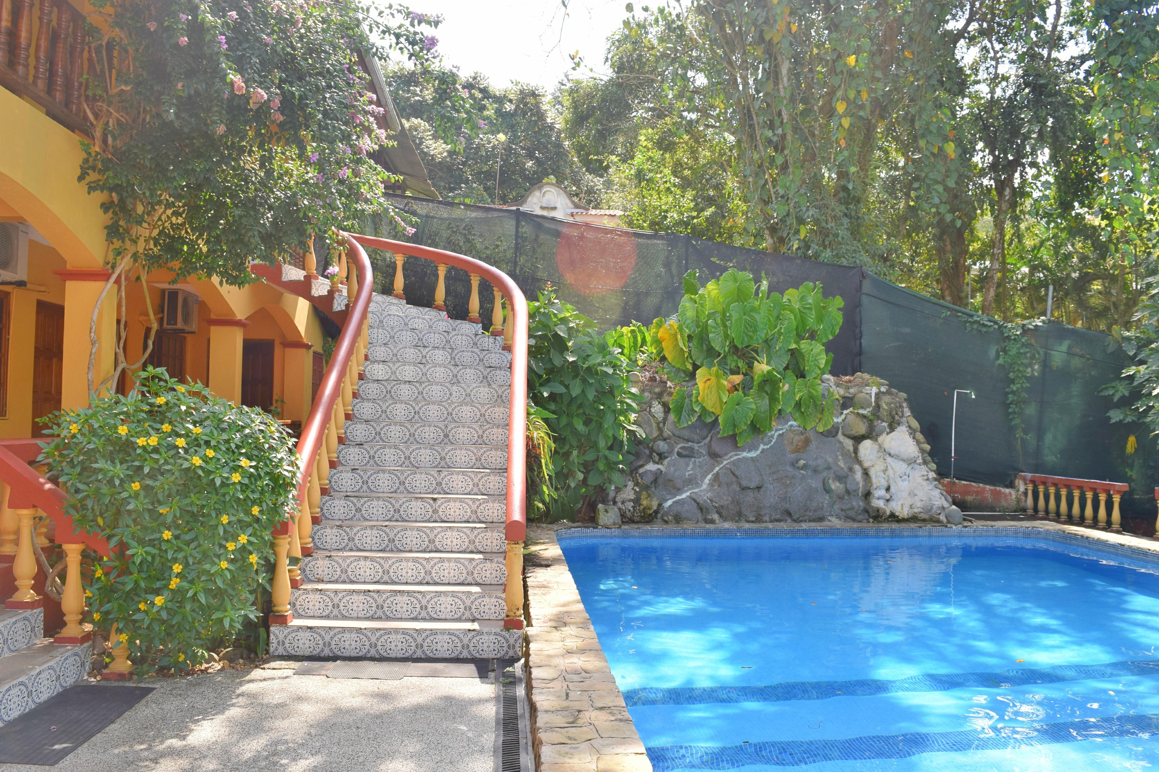 Hotel Tres Banderas Мануэль-Антонио Экстерьер фото