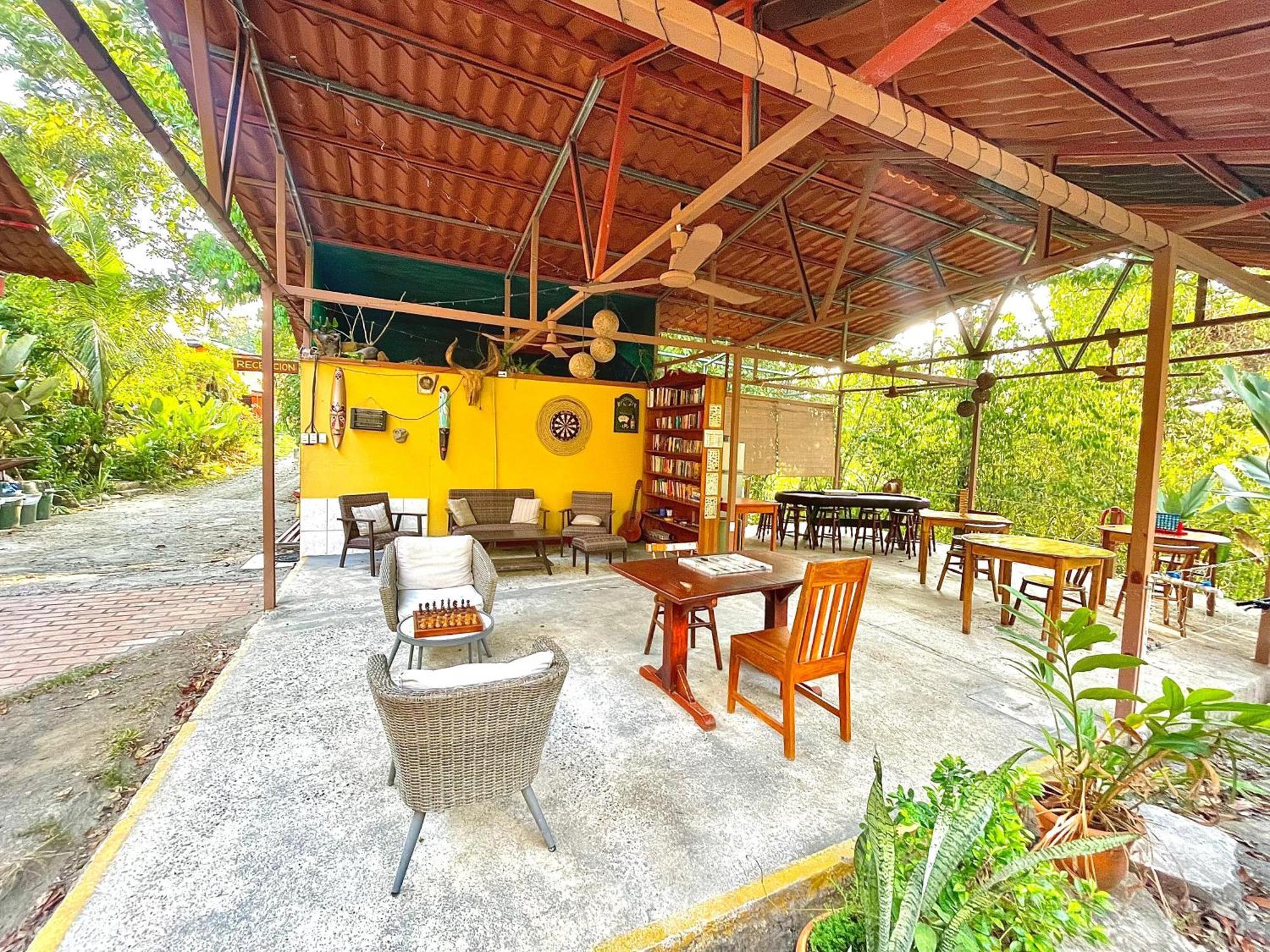 Hotel Tres Banderas Мануэль-Антонио Экстерьер фото